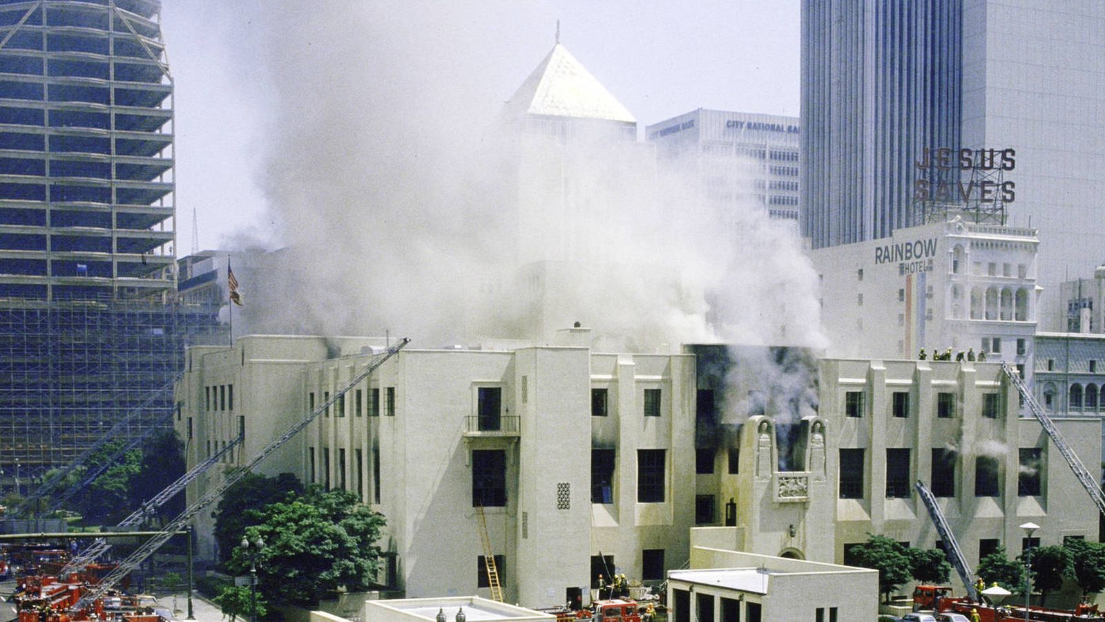 Foto: El incendio de la Biblioteca Pública de Los Ángeles en 1986