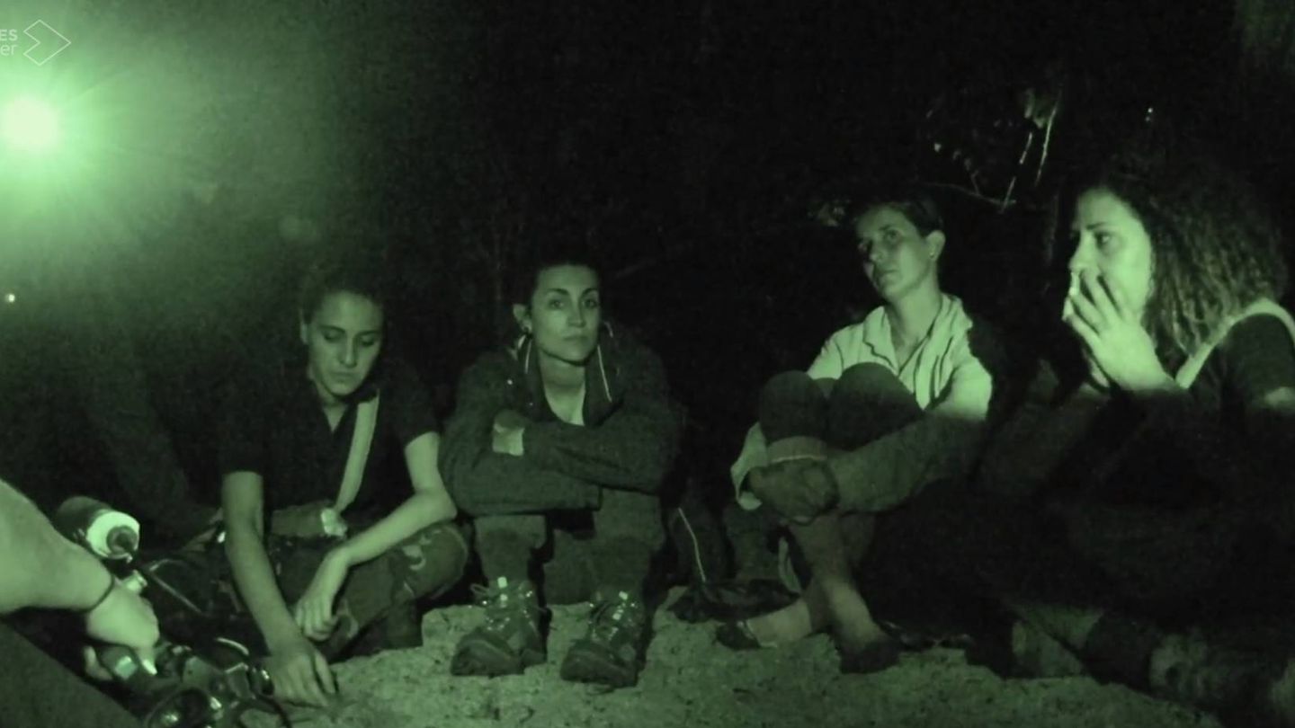 Anapi, Silvia y Zuriñe, en 'La isla 2'. (Atresmedia)