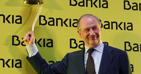 Foto: Rodrigo Rato, en el inicio de negociación en bolsa de Bankia, el 20 de julio de 2011. (EFE)