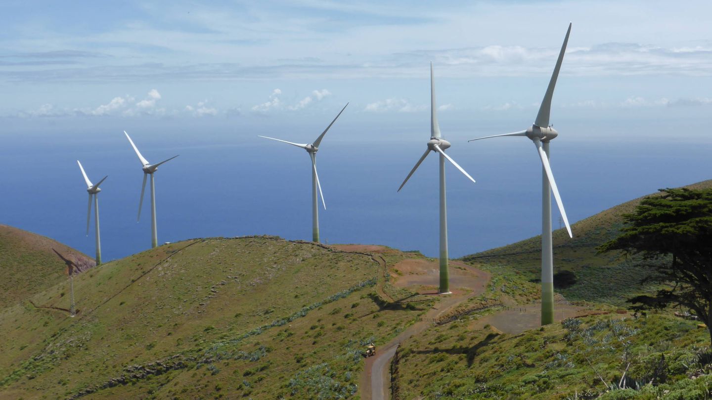 Parque eólico en la isla de El Hierro, en Canarias. (EFE)