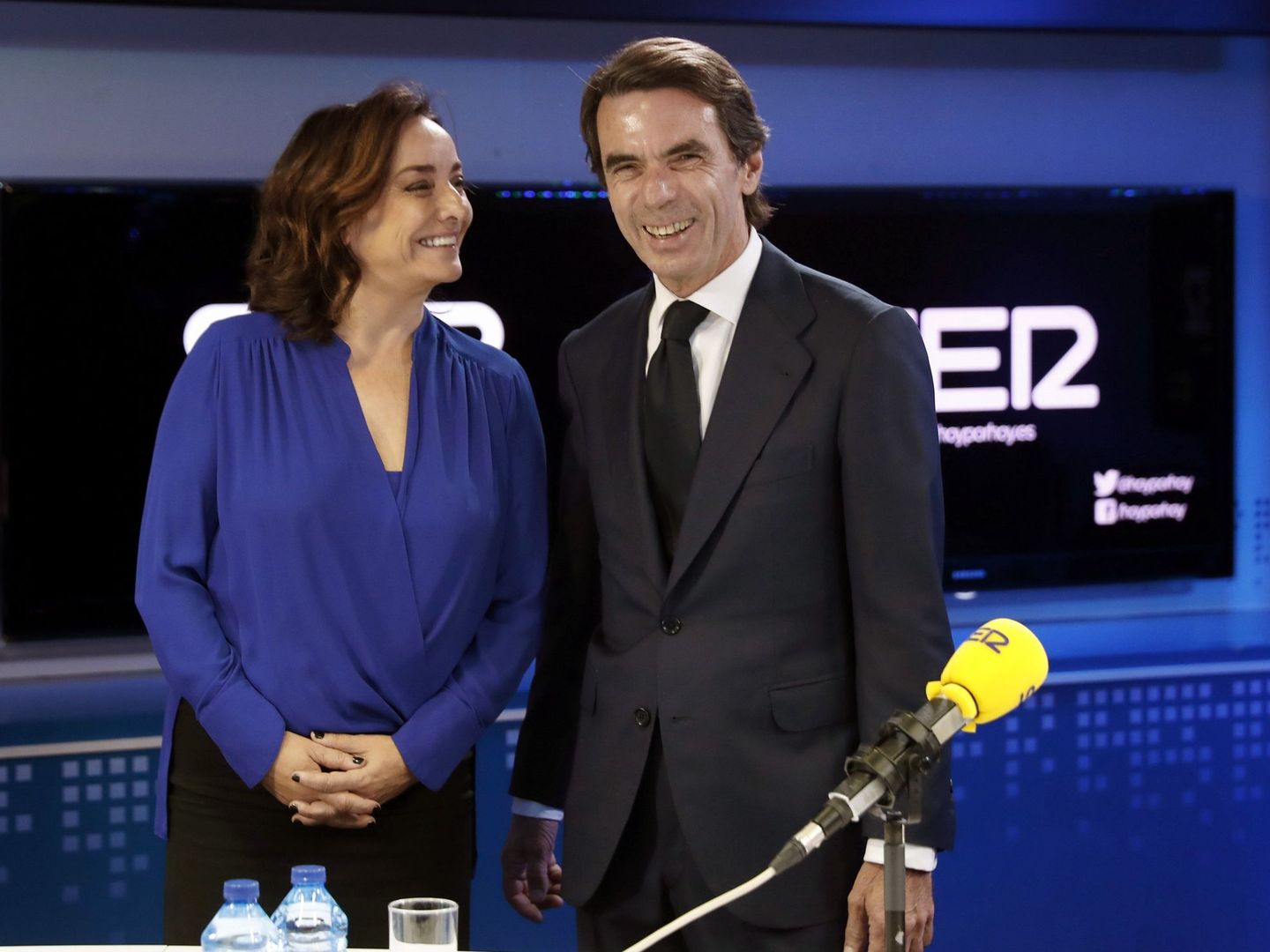 Pepa Bueno y José María Aznar, al que entrevistó el pasado 8 de noviembre en la SER. (EFE)