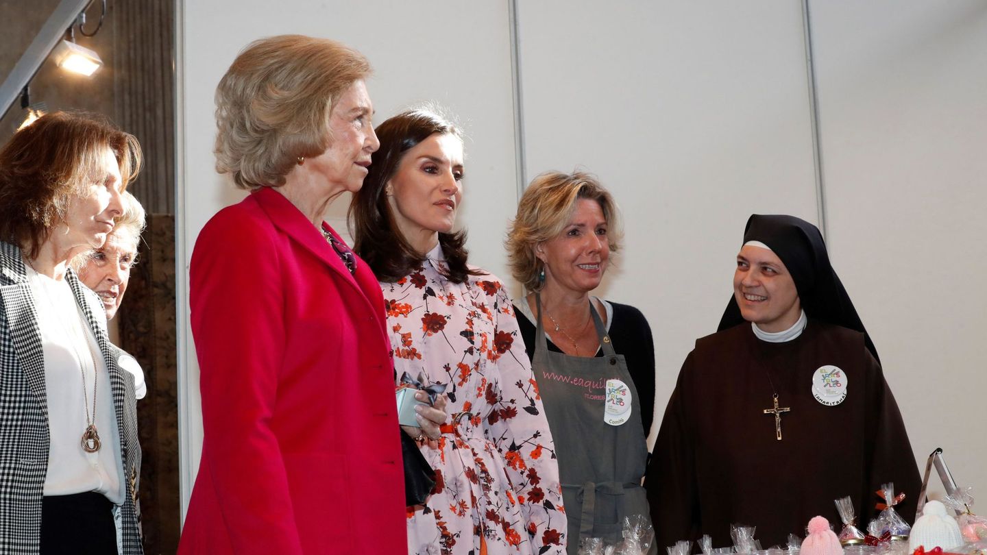 La reina Letizia y la reina Sofía, junto a Simoneta el año pasado. (EFE)
