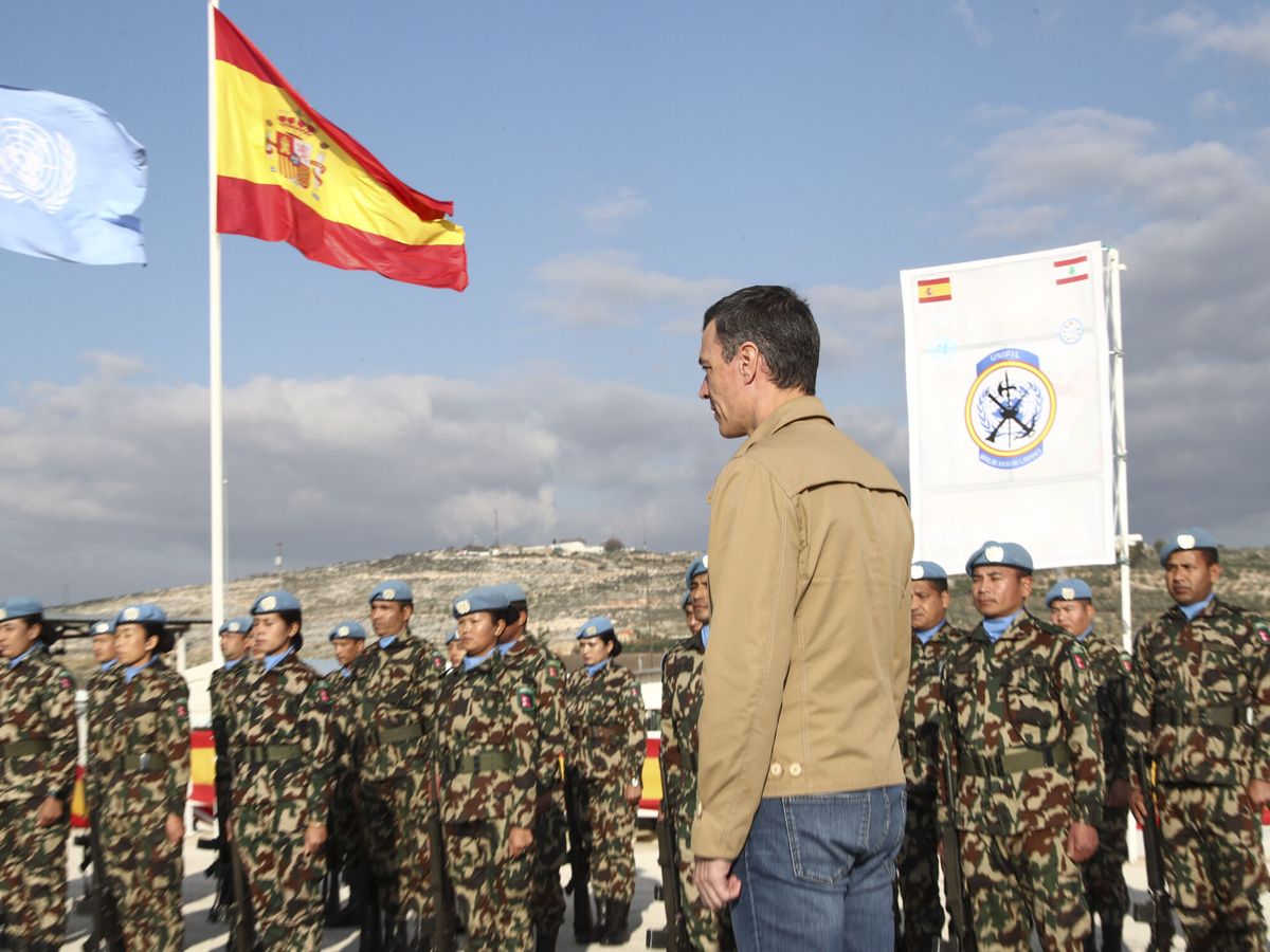 Foto: El presidente del Gobierno, Pedro Sánchez, visita la Base Miguel de Cervantes, en Marjayun, (Líbano). (EFE/Pool/Moncloa/Fernando Calvo)