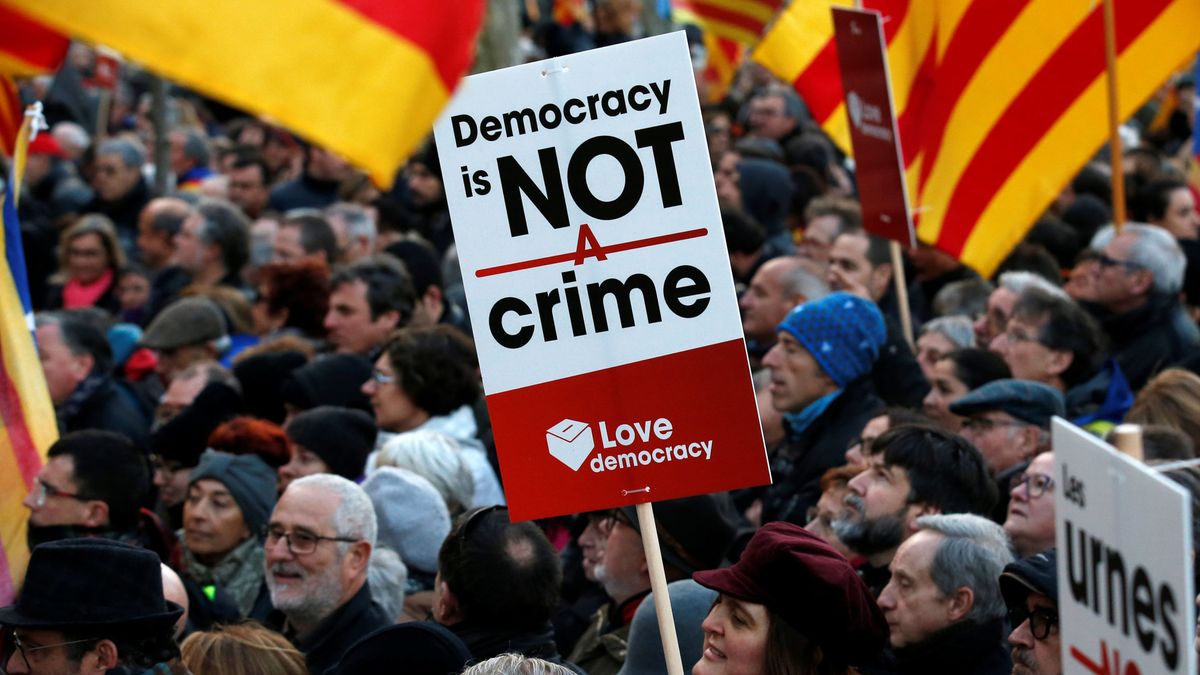 Las reacciones ante el juicio por el 9-N: de los aplausos de Colau a las críticas de Catalá
