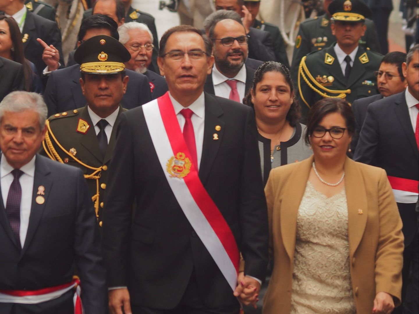 El mandatario y su esposa por las calles de Lima.(CORDON)