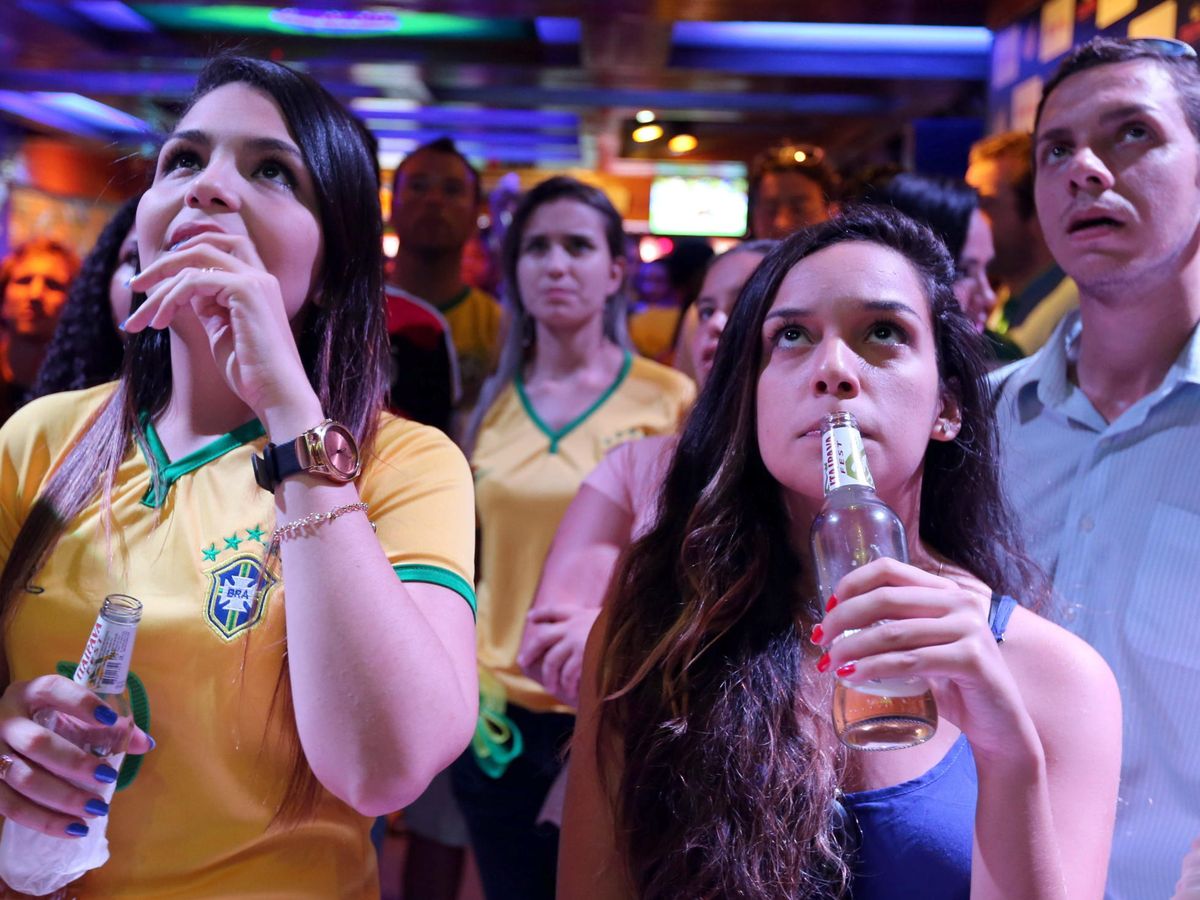 Foto: Aficionados ven un partido en un bar durante el pasado Mundial de Rusia. (Reuters)