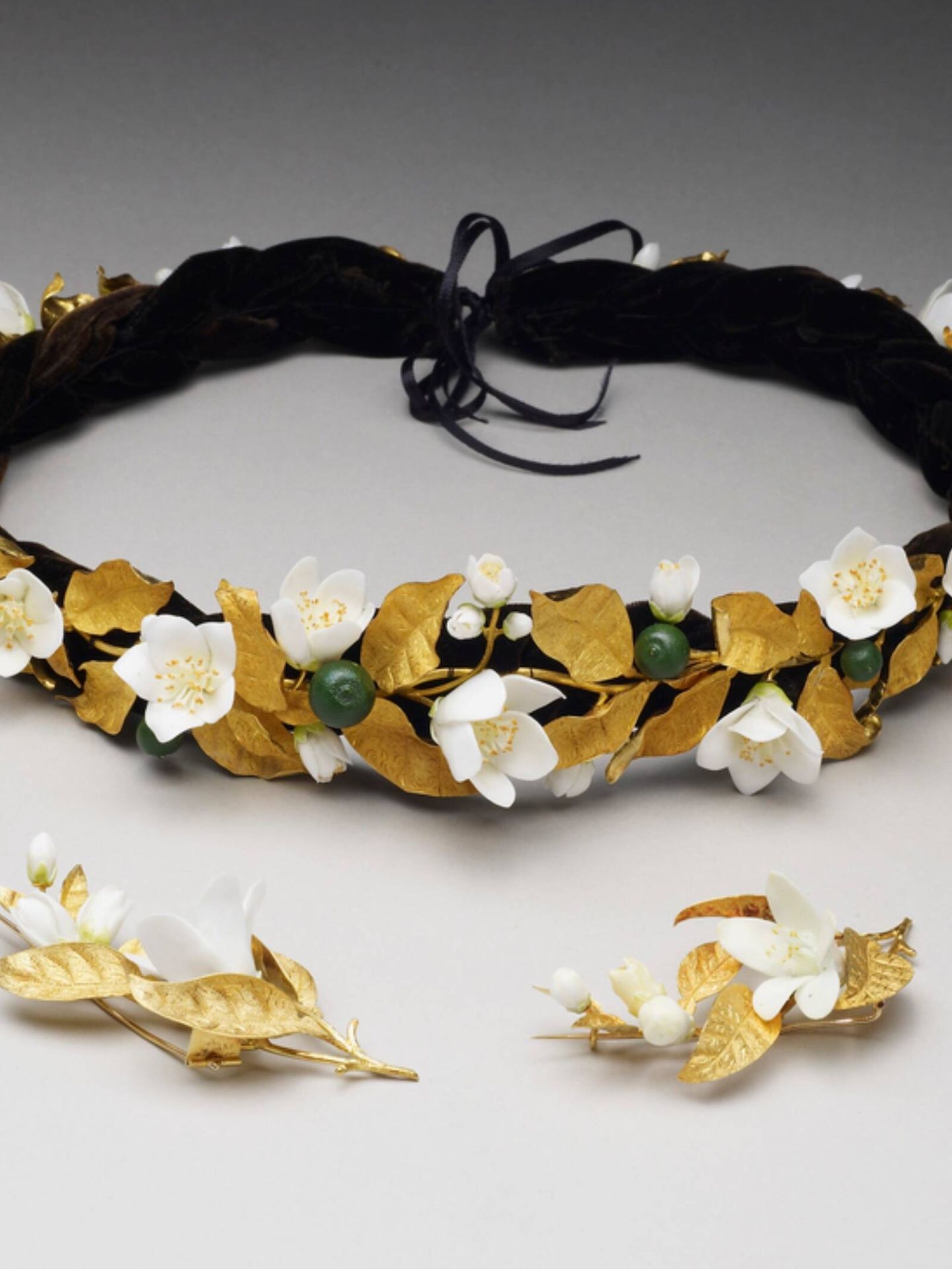 La corona y adornos floralesinspirados en los que reina Victoria lució en su boda. (Royal Collection Trust/Cortesía)