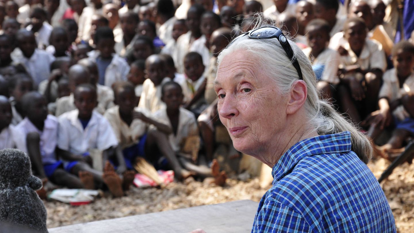 Jane Goodall en una pequeña aldea en Tanzania. (Cedida)