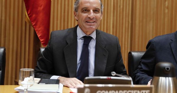 Foto: El expresidente de la Comunidad Valenciana Francisco Camps, durante su comparecencia ante la Comisión de Investigación sobre la presunta financiación ilegal del PP la semana pasada. (EFE)
