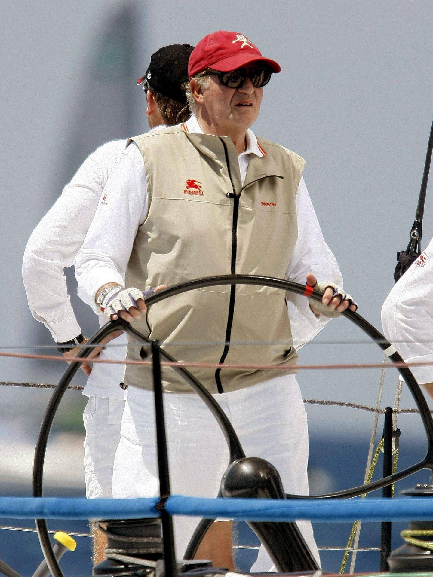 Don Juan Carlos al mando del Bribón en el año 2008, aún como Rey.  (EFE/Ballesteros)