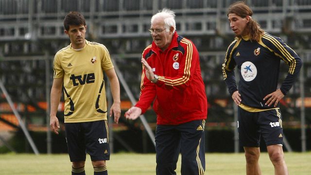 Luis Aragones, junto a Ramos y Villa (EFE/Luis Diez).