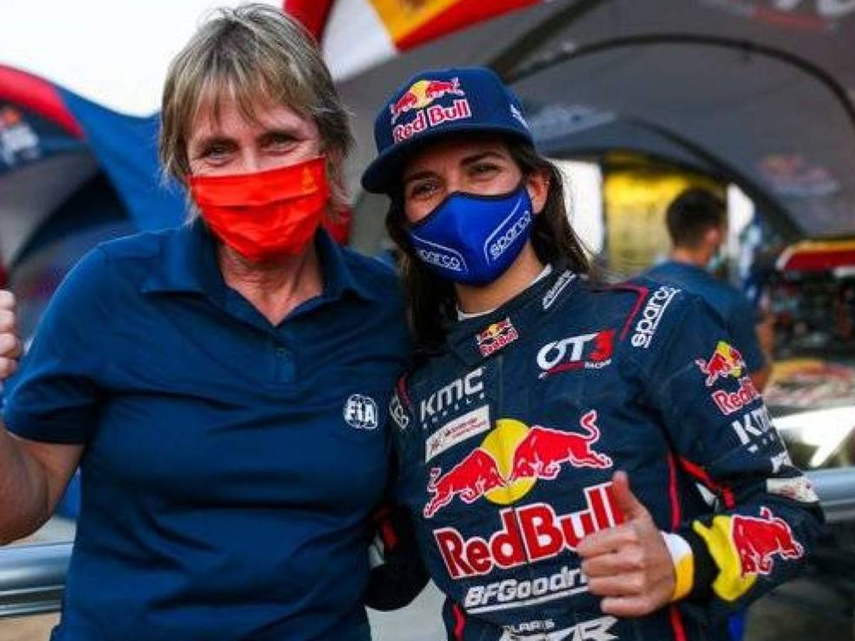 Foto: Cristian Gutierrez con Jutta Kleinschmidt, las dos últimas ganadoras en el Dakar 