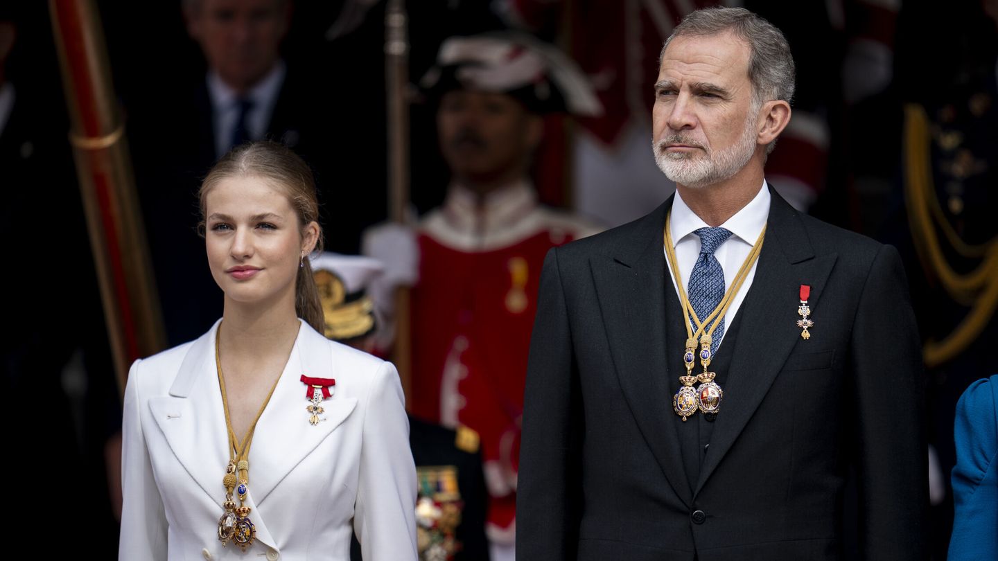 La Princesa Leonor y el Rey Felipe, en la jura de la Constitución ante las Cortes Generales. (E.P.)