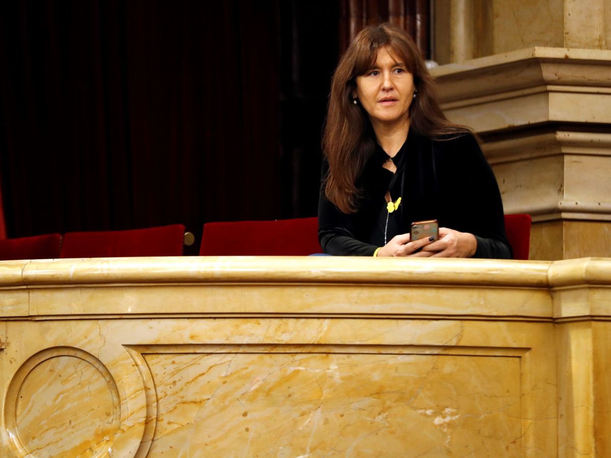 Foto: Laura Borràs, en la tribuna de invitados del Parlament. (EFE)