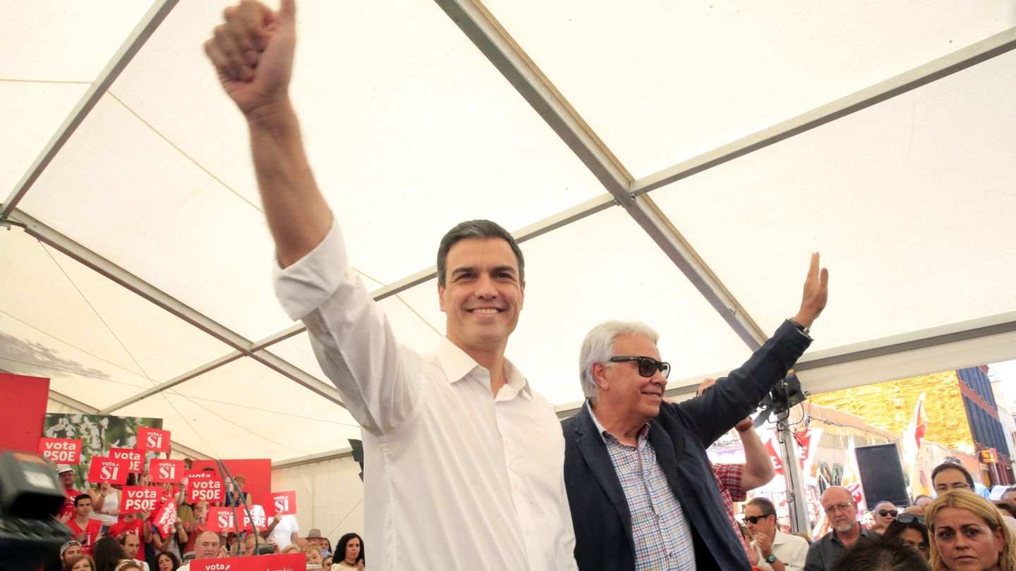 Pedro Sánchez y Felipe González en un acto de campaña. (EFE)