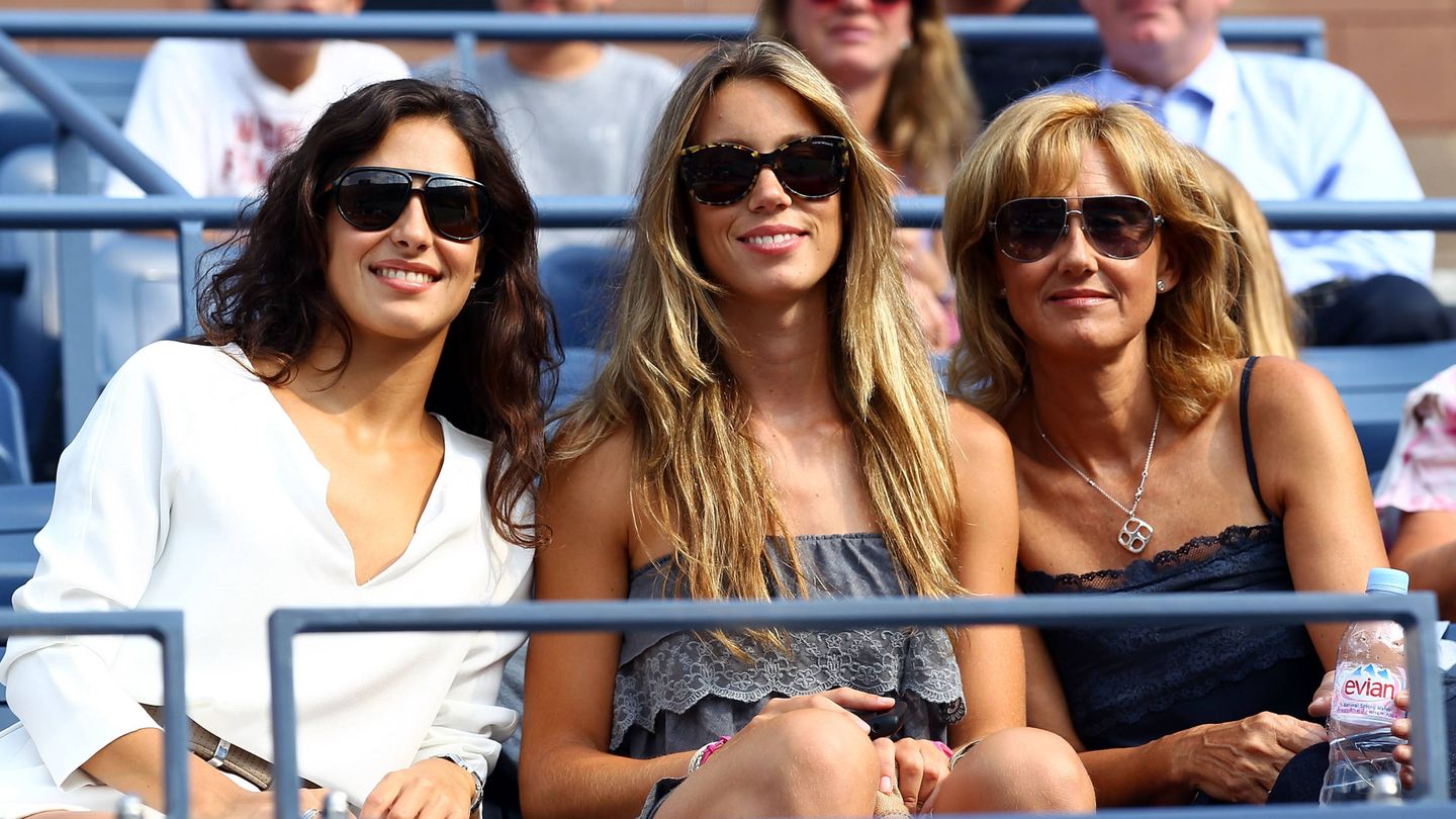 Xisca Perelló, Maribel Nadal y su madre, Ana María Parera, en el tenis. (Getty)