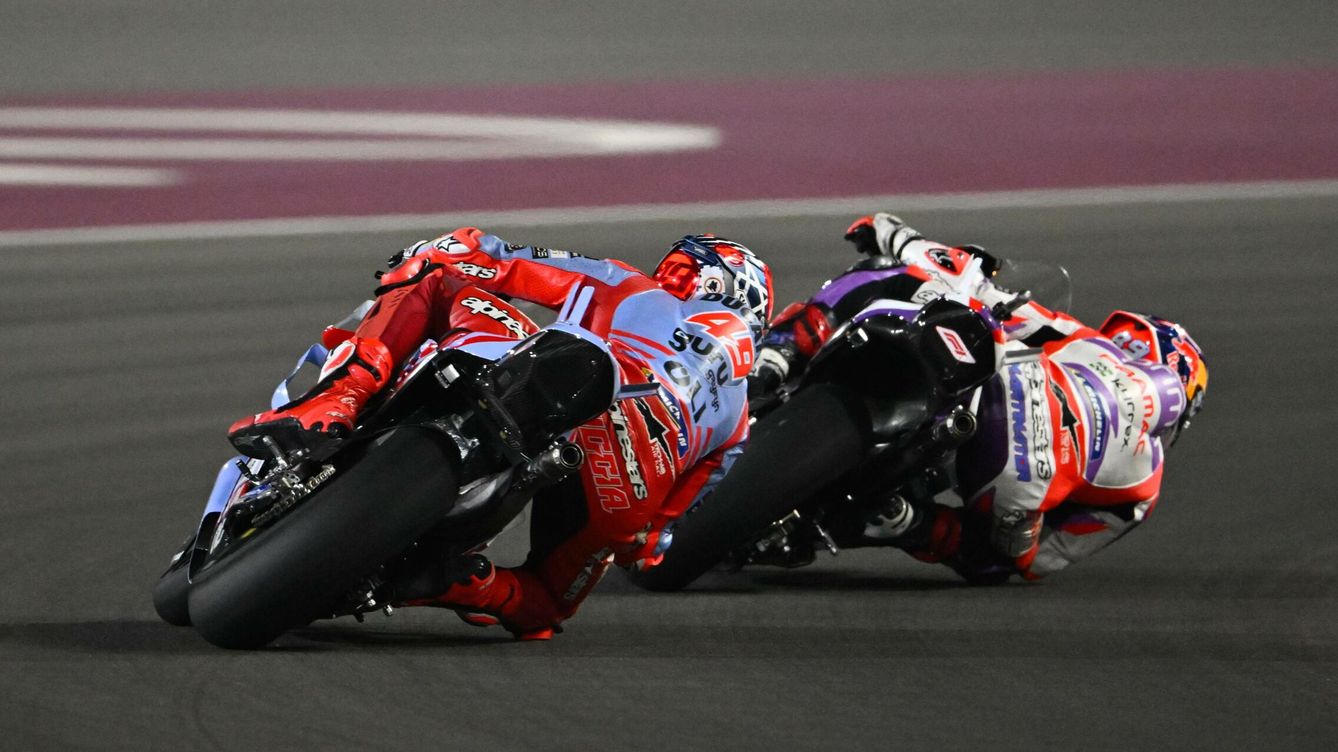 Foto: Jorge Martin y Di Giannantonio luchando en el GP de Qatar (Cordon Press)