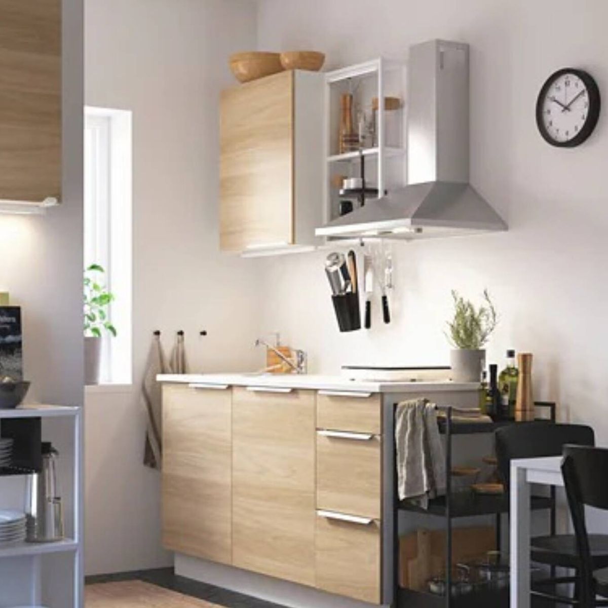 Cómo aprovechar las paredes y ganar espacio en casa - IKEA