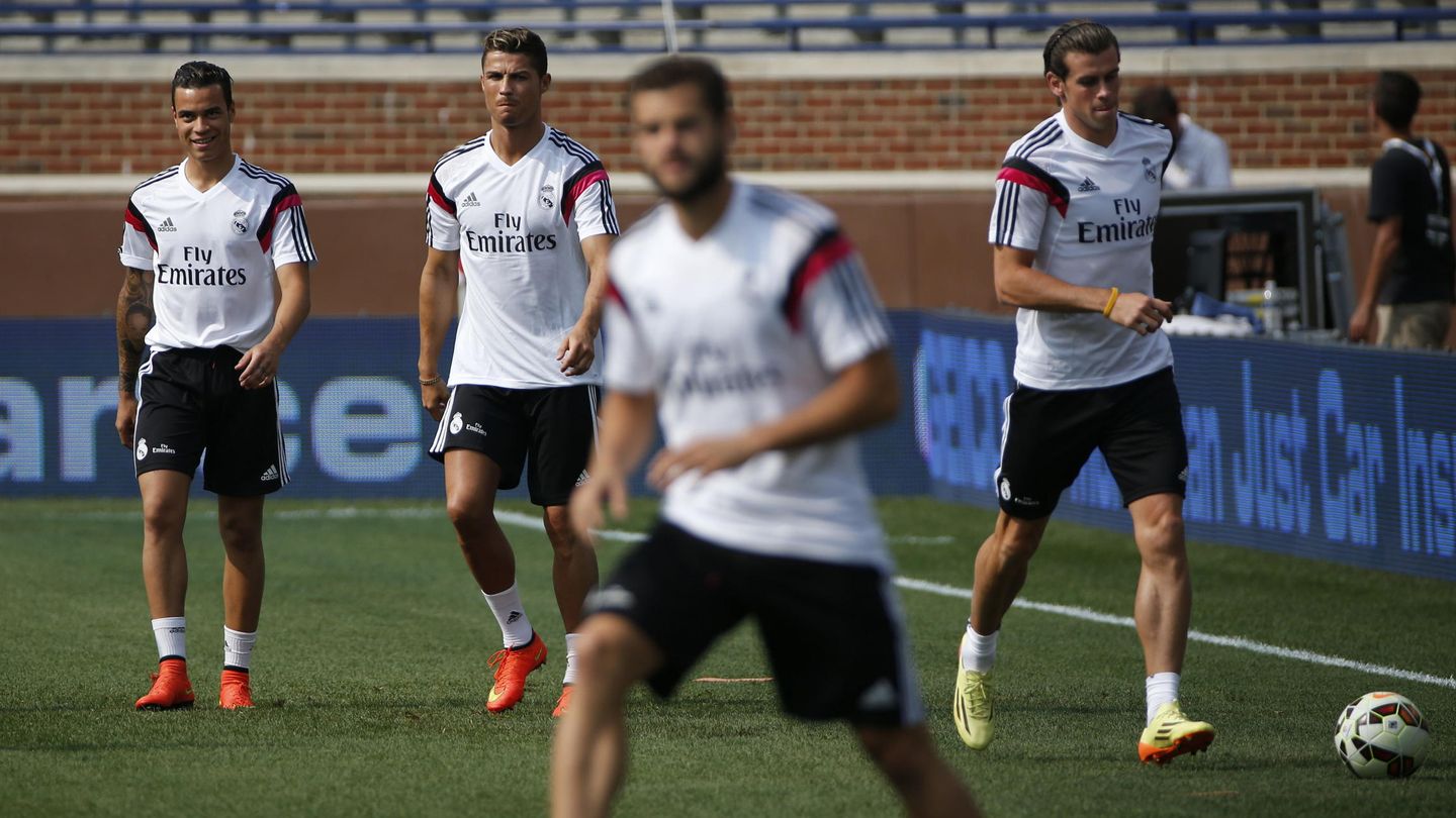Raúl de Tomás, junto a Cristiano y Bale, durante un entrenamiento del Real Madrid. (EFE)
