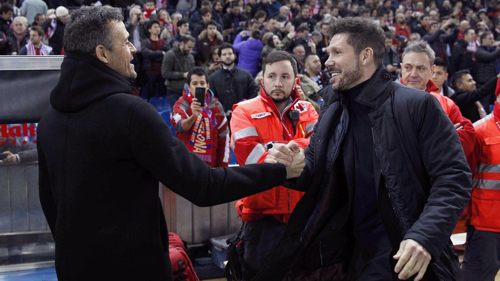 Foto: Luis Enrique y Simeone se saludan antes del partido de ida del Calderón. (EFE)