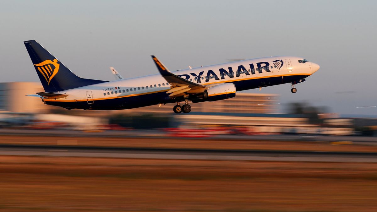Tripulantes de cabina de Ryanair cancelan la huelga del 8 de enero (pero no las demás)
