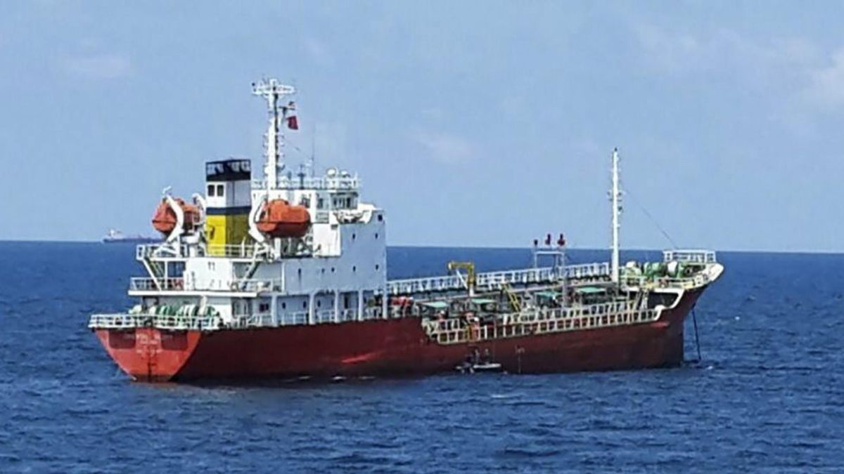 Un grupo de piratas asalta un buque surcoreano cerca de Singapur