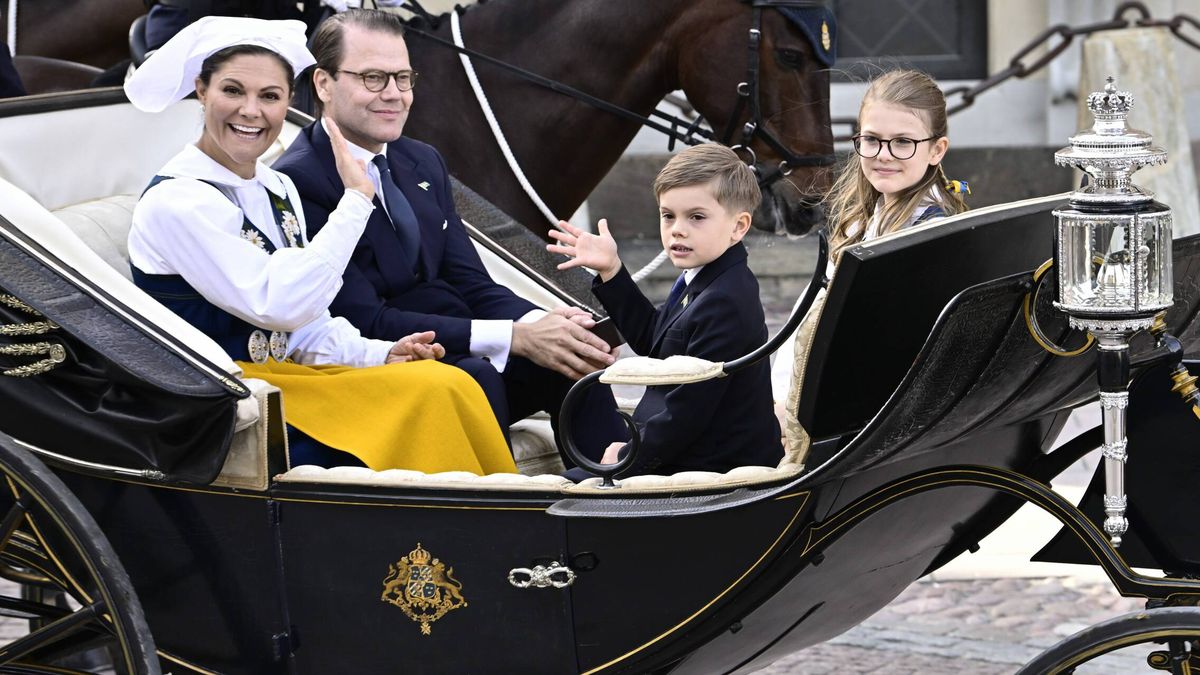 La familia real de Suecia celebra el Día Nacional: del traje típico de Victoria al desfile