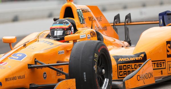 Foto: En 2017, Fernando Alonso pilotó un monoplaza con motor Honda, en aquel momento socio de McLaren en F1. (EFE)