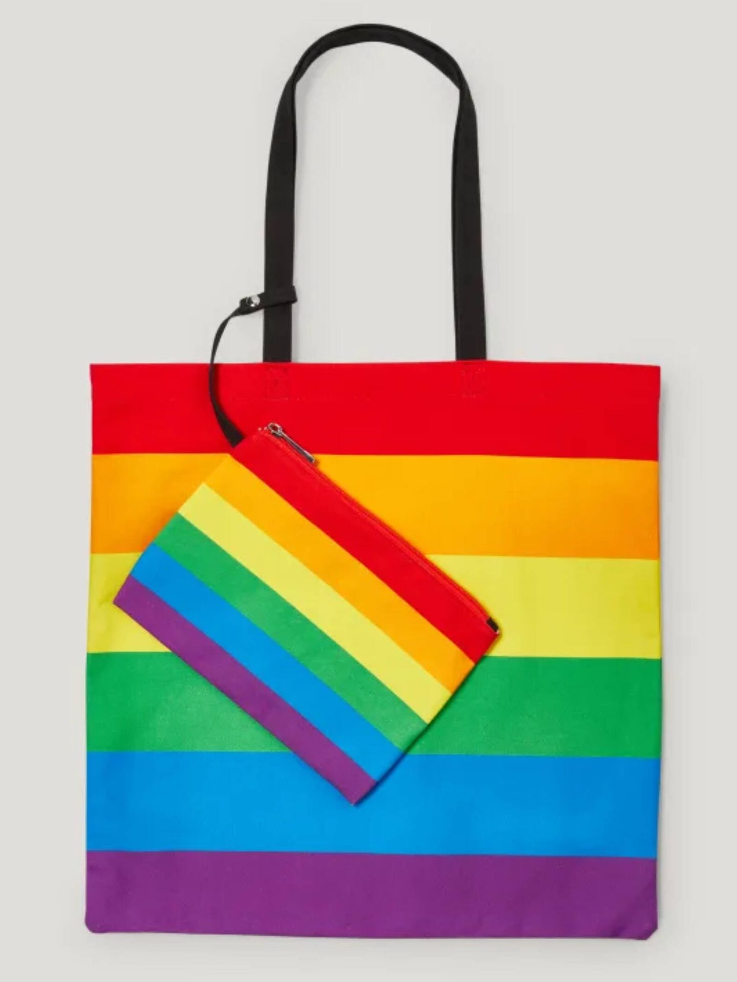 En CyA tienes esta tote bag imprescindible para celebrar el Orgullo. (Cortesía)