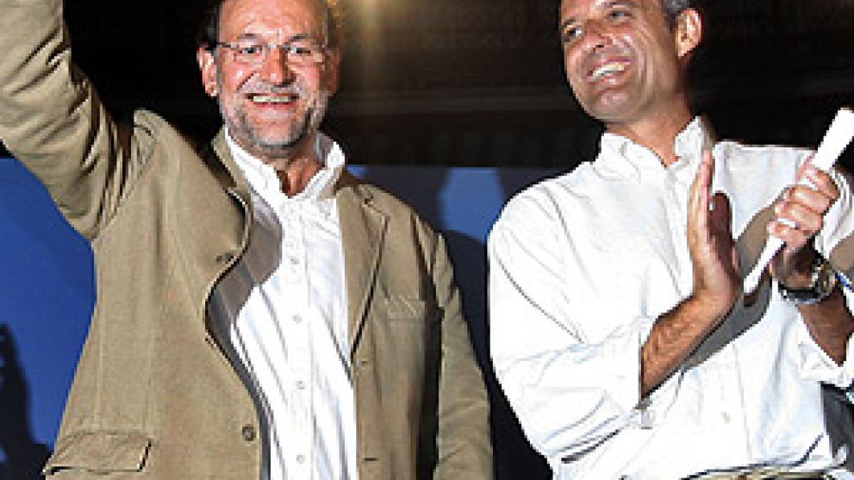 Rajoy se apunta a la 'teoría de la conspiración' para defender al PP Valenciano