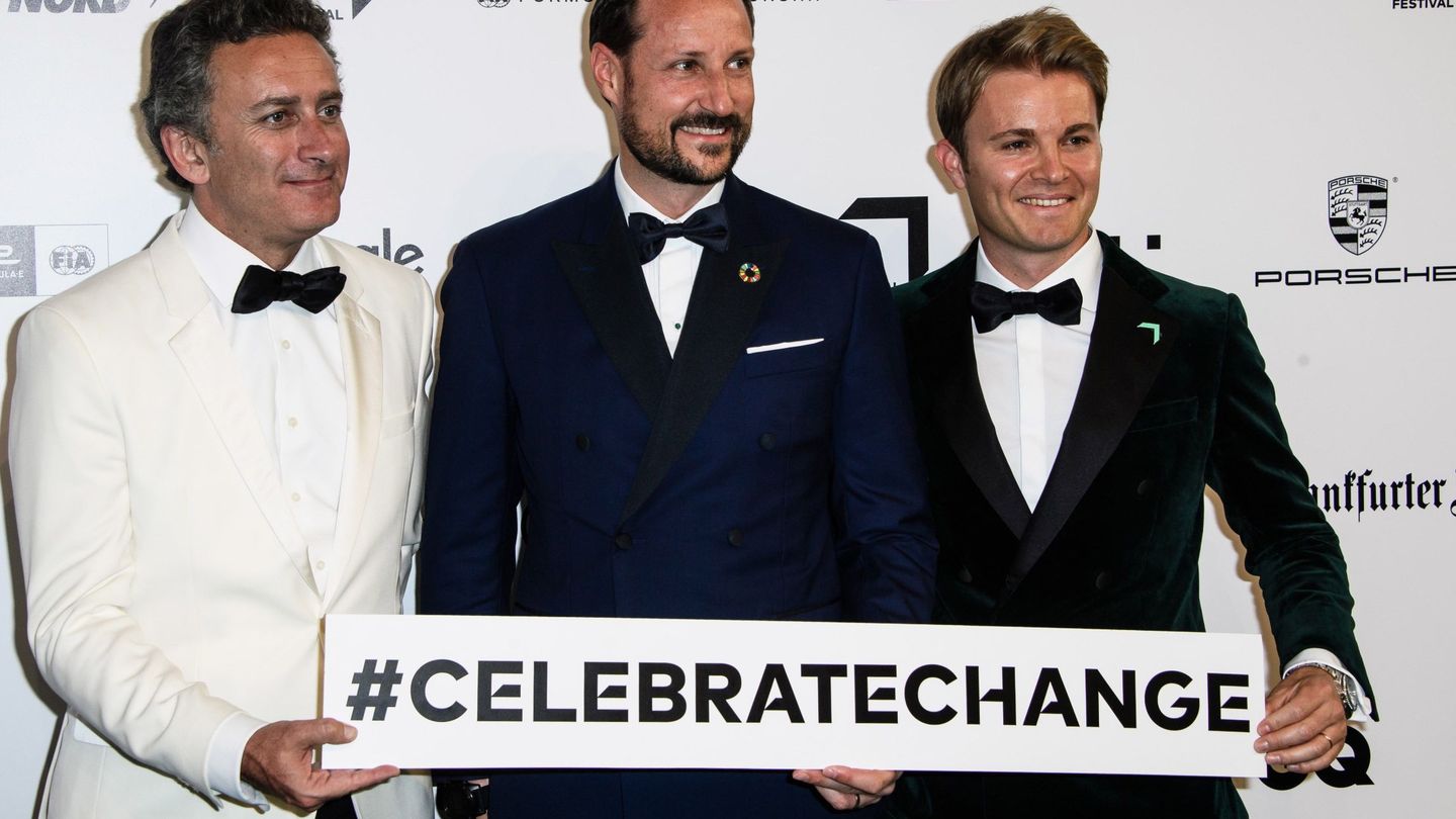 Alejandro Agag, el príncipe Haakon de Noruega y el expiloto Nico Rosberg. (EFE)