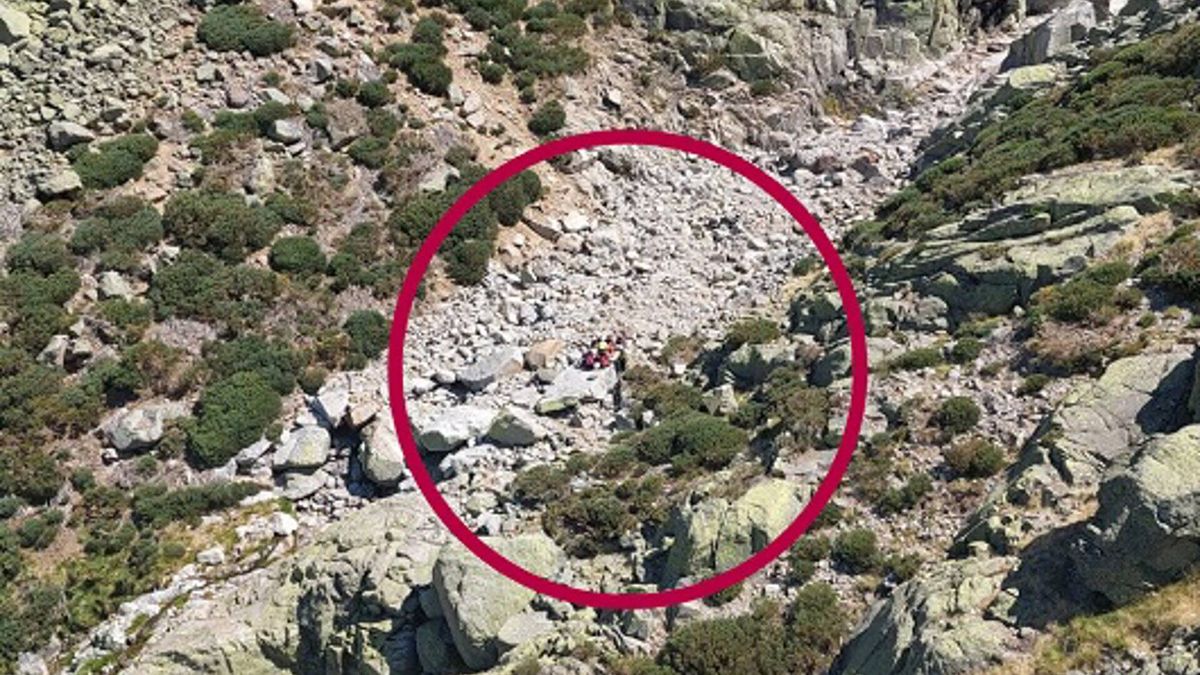 Rescatan a seis montañeros que quedaron enriscados en el Pico Almanzor de Gredos (Ávila)