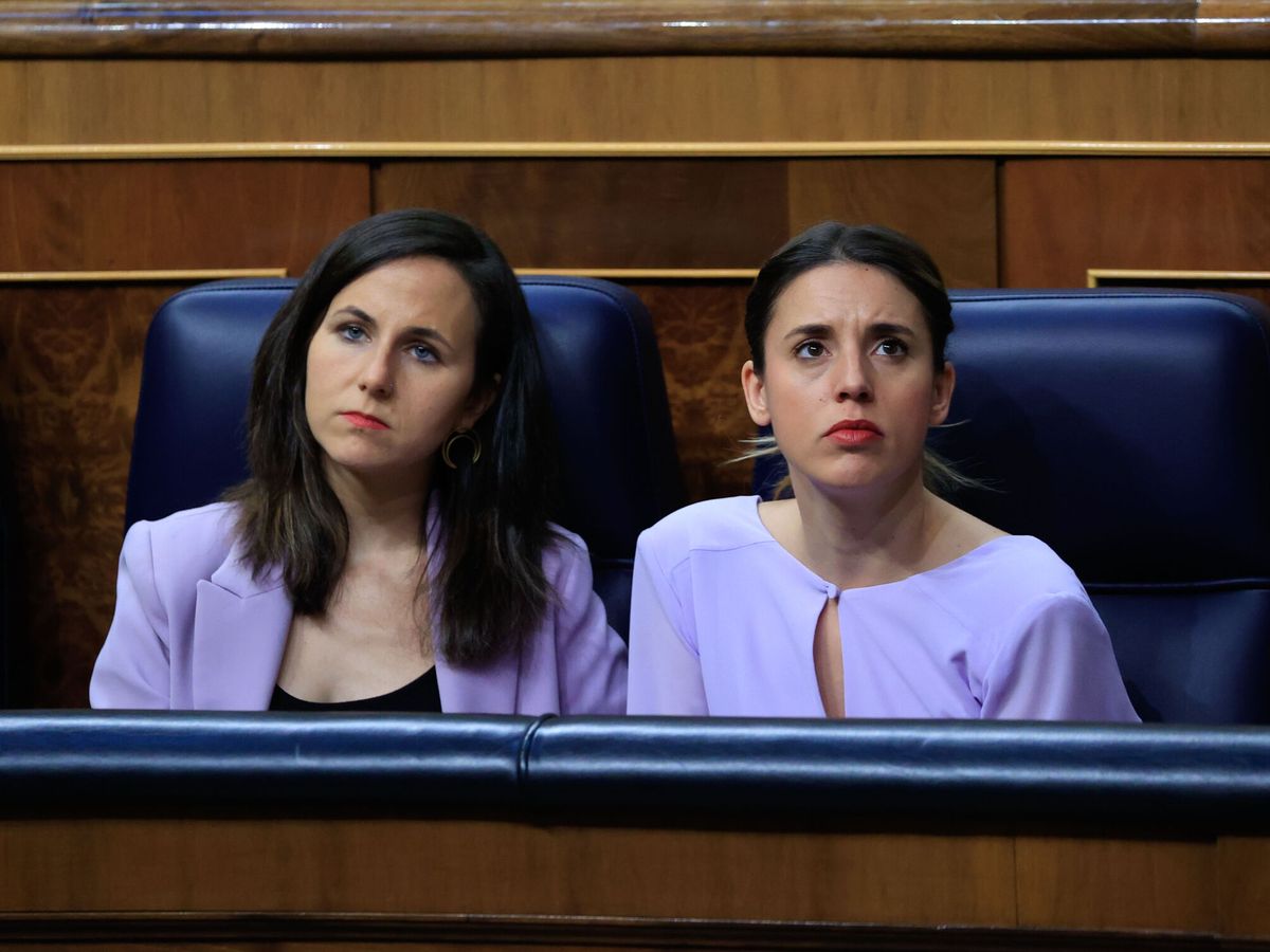 Foto: Ione Belarra e Irene Montero en un pleno en el Congreso. (EFE/Zipi Aragón)