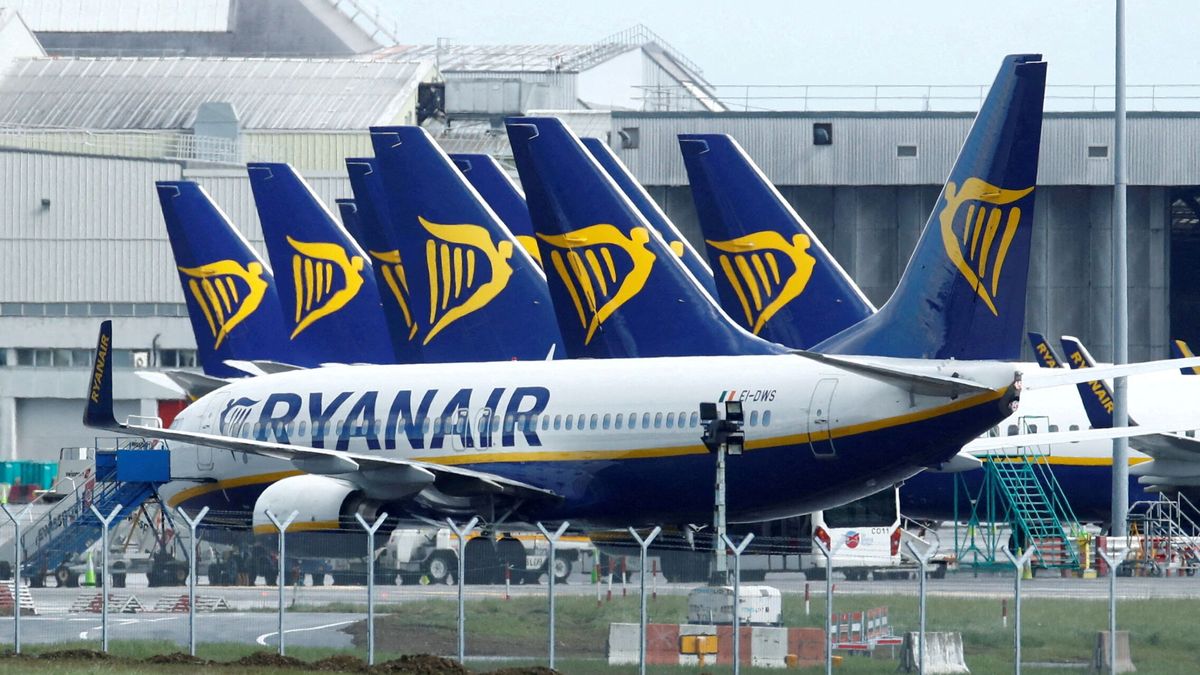 Tripulantes de Ryanair convocan huelga para la primera operación salida del verano