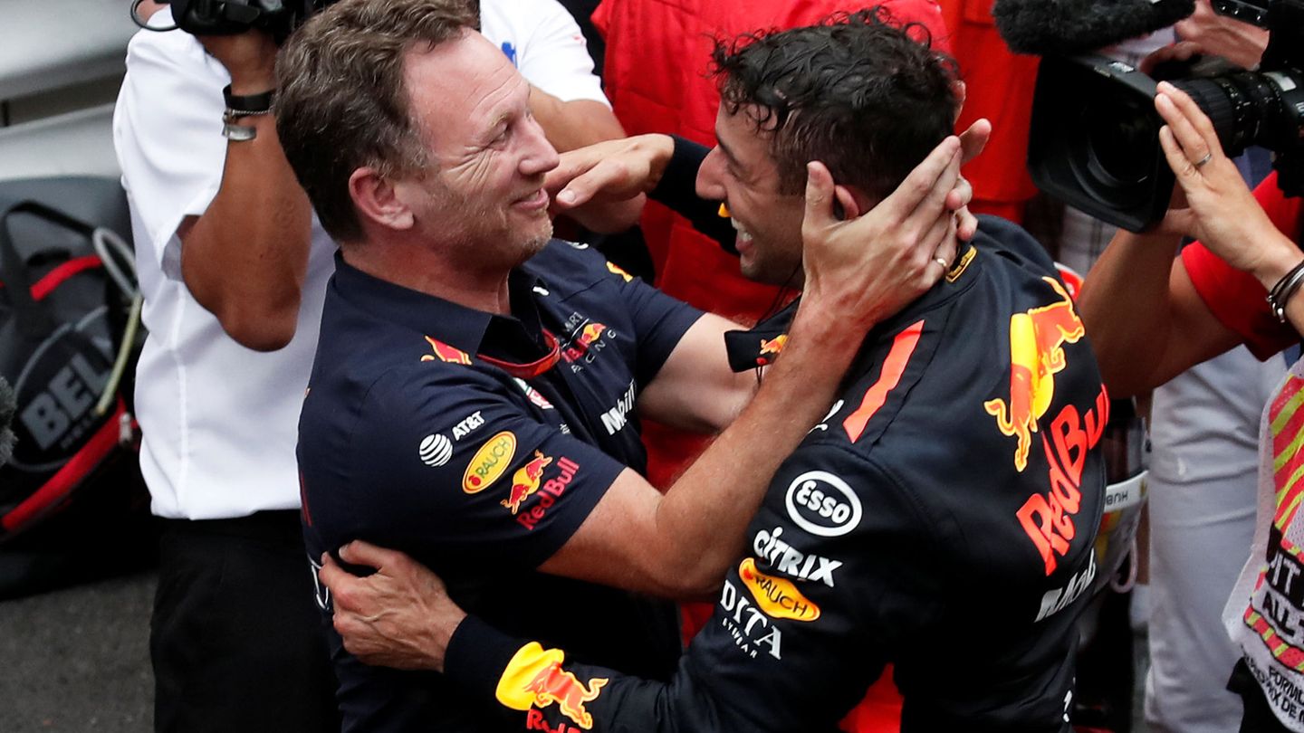 Christian Horner saluda a Ricciardo. (EFE) 