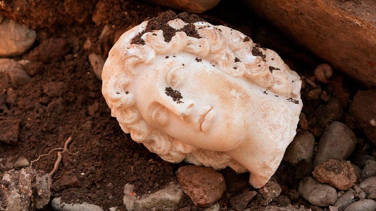 Hallan en Turquía la cabeza de una estatua de Alejandro Magno que se creó 400 años después de su muerte