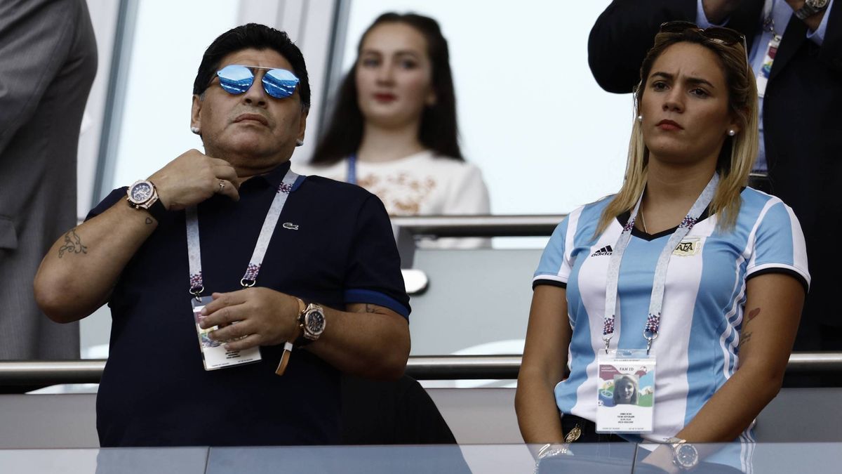 El nuevo escándalo de Maradona: su prometida rompe con él y le echa de casa