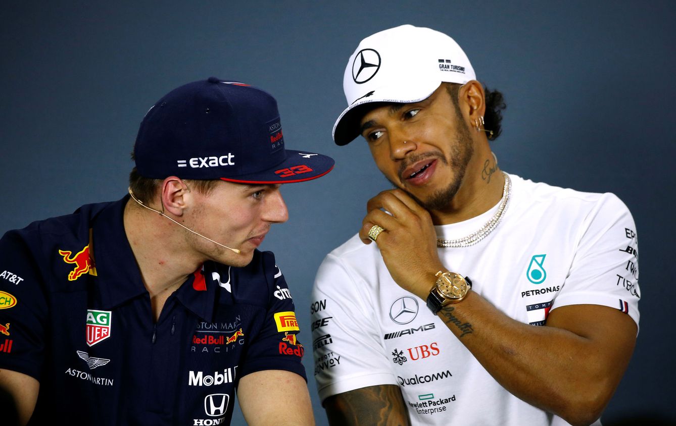 Max Verstappen junto a Lewis Hamilton en la rueda de prensa del GP de Australia. (Reuters)