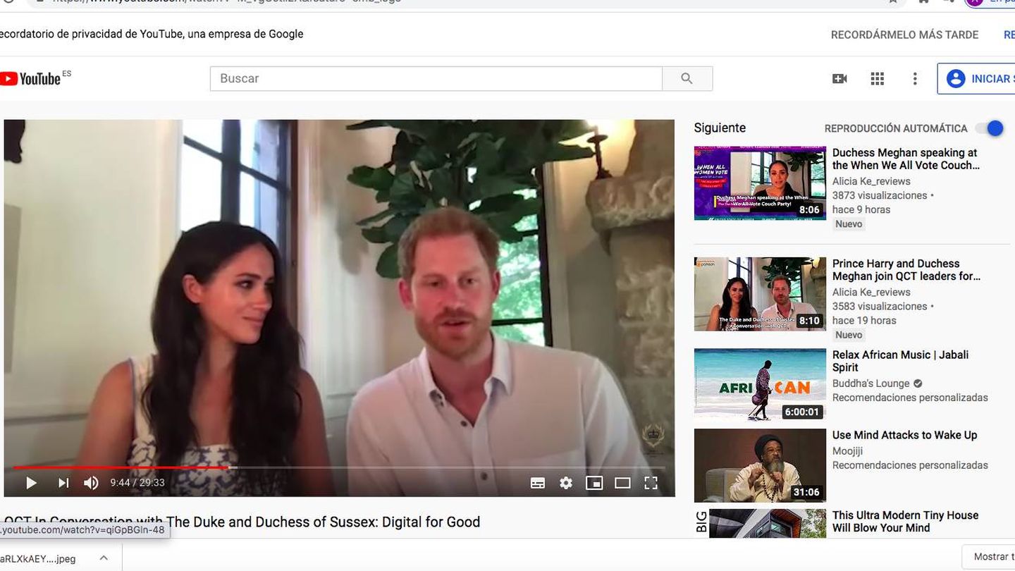 Los duques de Sussex, participando en una reunión virtual con la Queen´s Commonwealth Trust. (Youtube QCT)