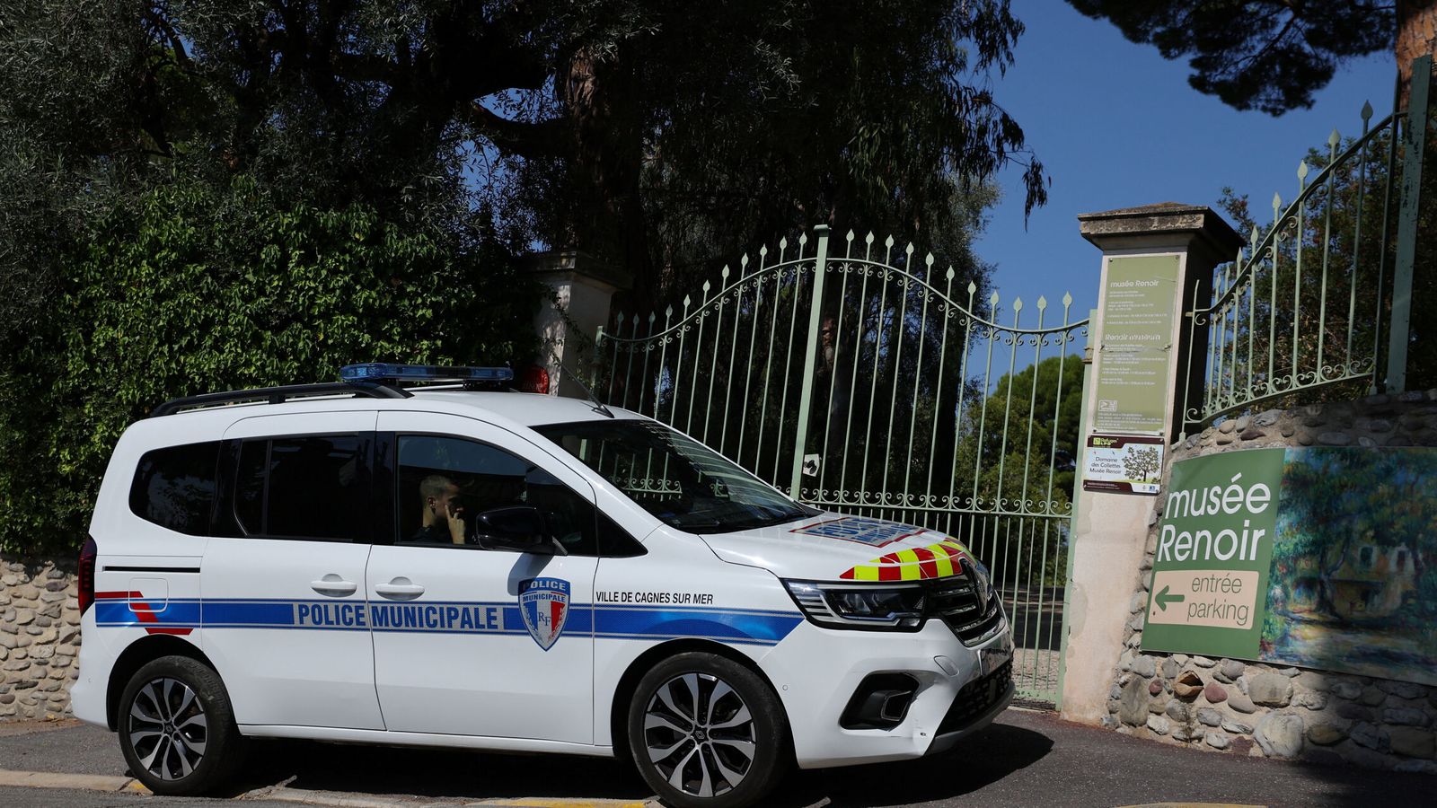 Detenido un menor en Francia tras disparar al director de un instituto y a una profesora