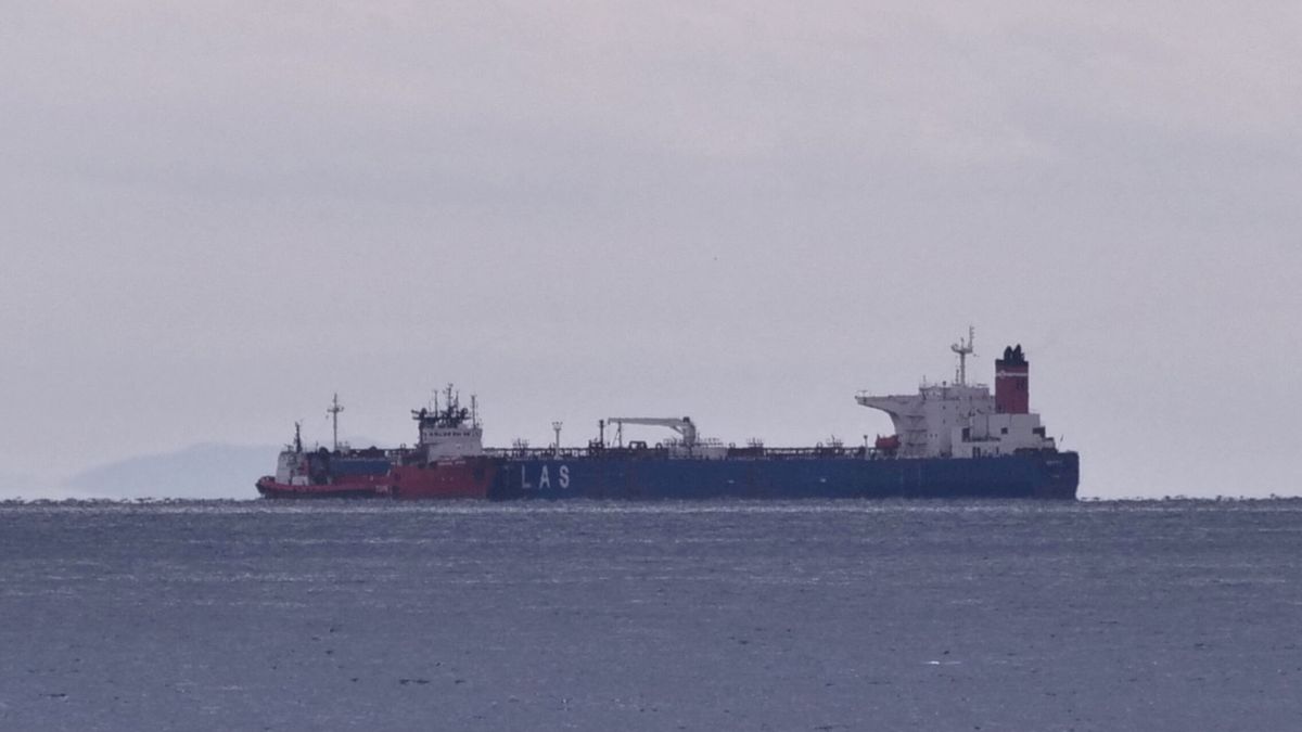 El 'cazador' de petroleros rusos detecta trasvases frente a Canarias tras el cerco a la vía ceutí