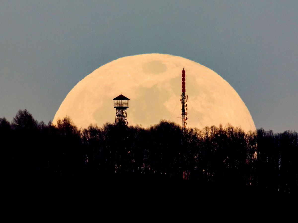 Foto: Superluna en Hungría. (Efe)