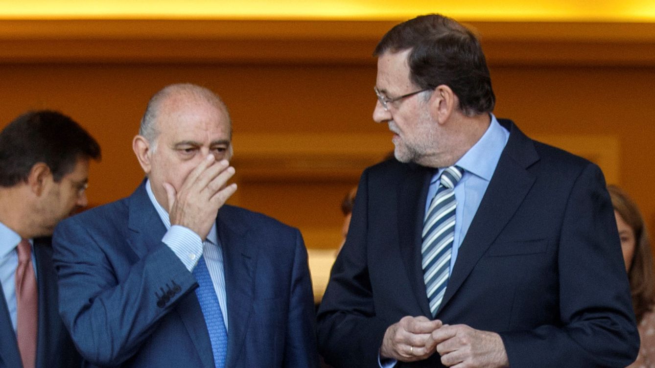 Foto: Fernández Díaz y Mariano Rajoy, en una imagen de octubre de 2014. (Reuters)