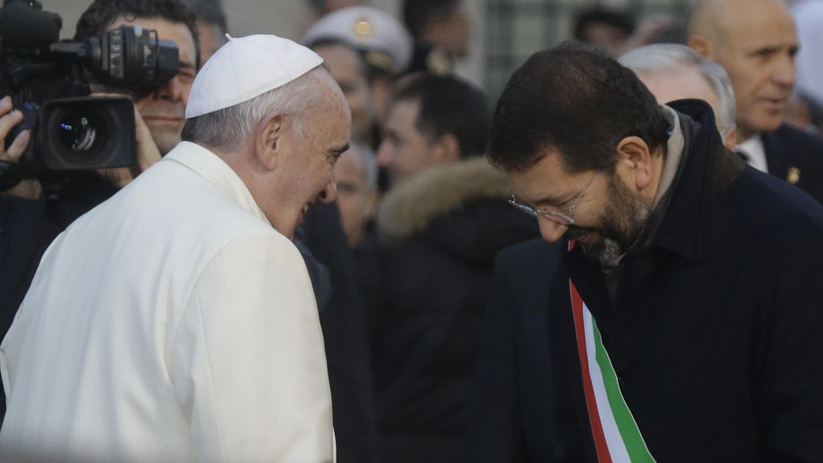 La broma radiofónica que ha destapado el enfado del Papa con el alcalde de Roma