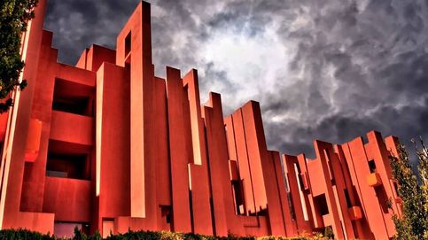 La Muralla Roja de Bofill cumple 50 años convertida en carne de Instagram