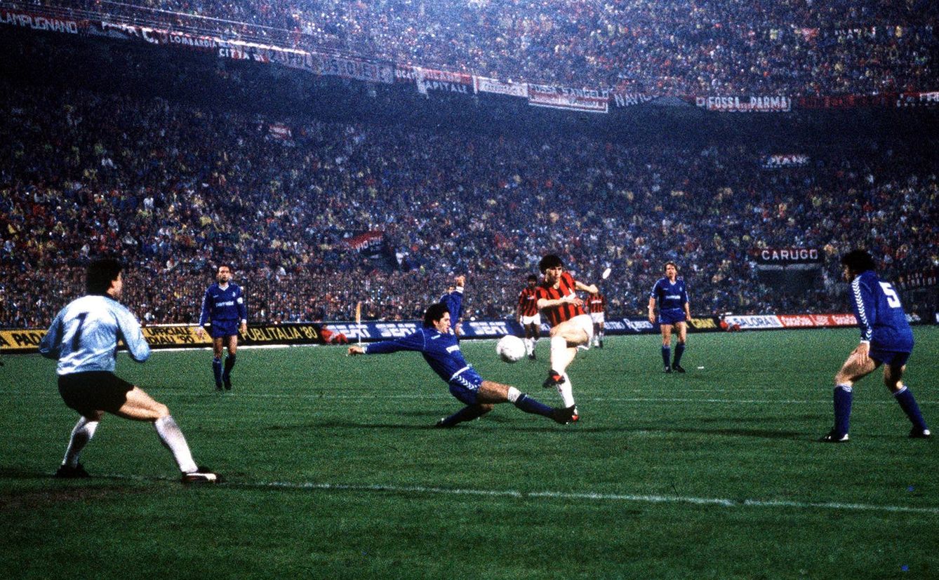Van Basten remata a gol en aquel Milan 5-0 Real Madrid de 1989 (Imago).