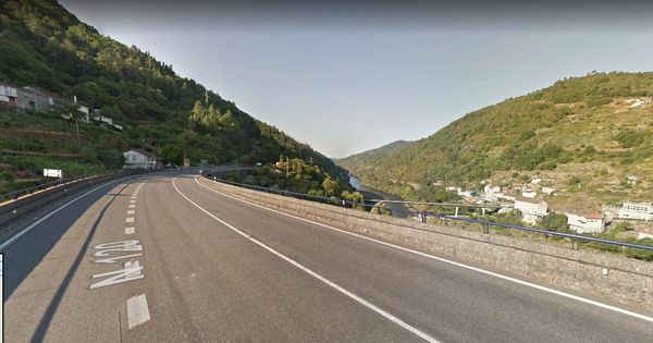 Foto: Captura del tramo de la N-120 en Os Peares, entre Lugo y Orense, considerado como el de mayor riesgo.