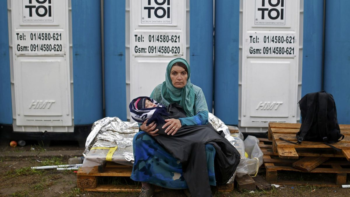 Cerca de 10.000 refugiados siguen varados en Serbia sin comida ni abrigo