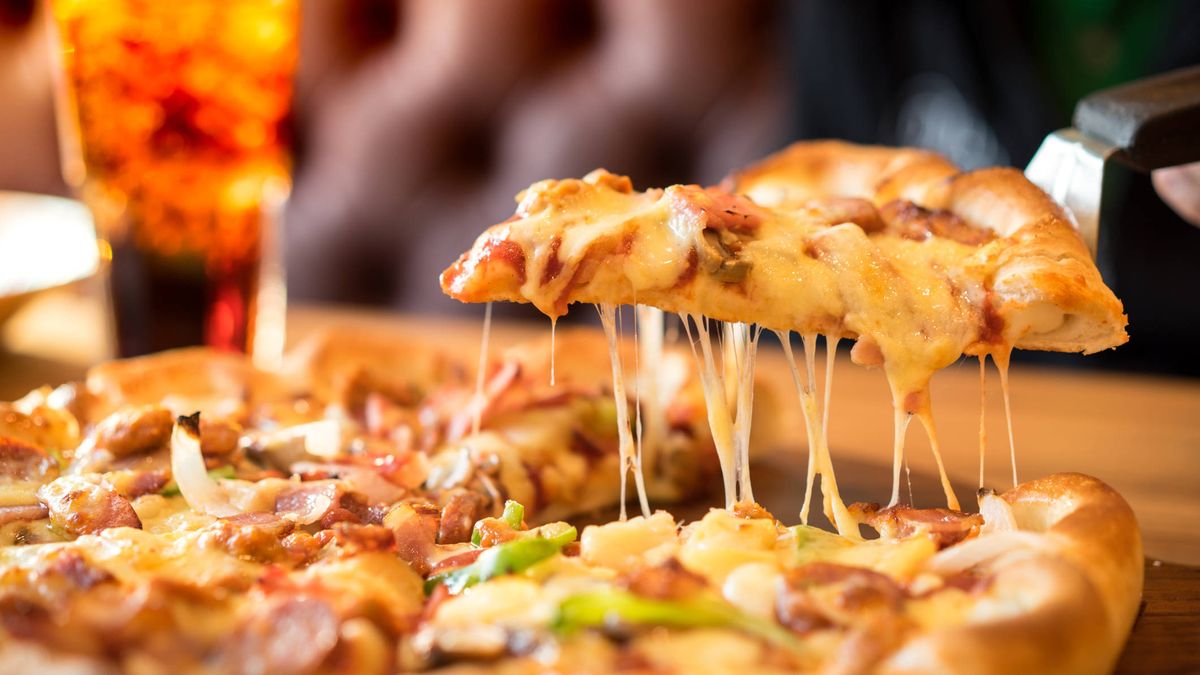 La mejor forma de recalentar la pizza para que quede como recién hecha