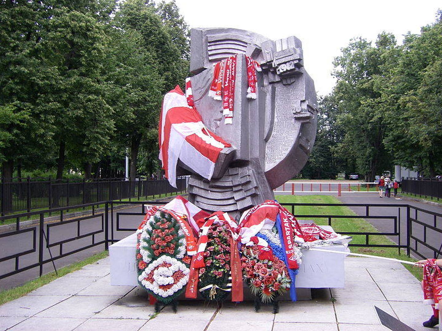 La estatua conmemorativa de la tragedia de Luzhniki.
